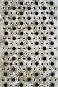 Full Format Background Image Drucke: Metal grid with pattern, full format