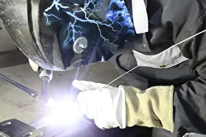 Construction Site Workman Drucke: Metal worker during welding work