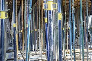 Abandoned Building Structure Drucke: Metallic Struts in building structure under construction