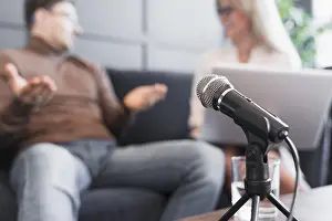 Radio Broadcasting Equipment Drucke: Microphone interview
