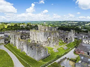 Middleham Castle Aerial View Drucke: Middleham Castle from a drone, Middleham