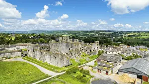 British Tourist Attraction Aerial Shot Drucke: Middleham Castle from a drone, Middleham