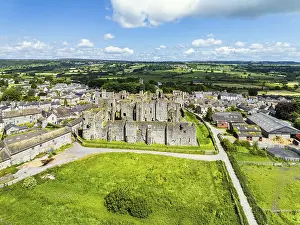 Aerial Landscape Photo UK Drucke: Middleham Castle from a drone, Middleham