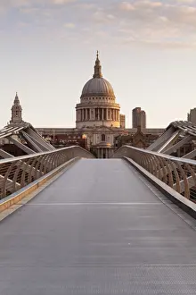 Millennium Bridge London Drucke: Millenium Bridge and St Paul's Cathedral