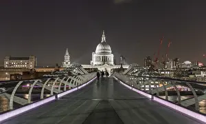 British Religious Buildings Drucke: Millenium Bridge and St Paul's Cathedral by night