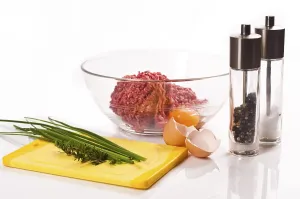 Meat Dish Ideas Drucke: Minced meat with eggs, salt and pepper