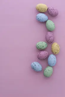 Easter Egg Photography Drucke: Mini speckled easter eggs from above on colourful backgrounds