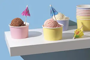 Fresh Fruit Desserts Drucke: A minimalist presentation of chocolate