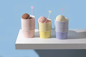 Colorful Dessert Drucke: A minimalist presentation of chocolate