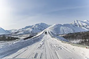Deserted Russian Roads Drucke: Minivan driving on the Road of Bones