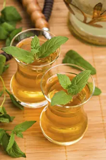 Empty Grocery Store Scene Drucke: Mint tea