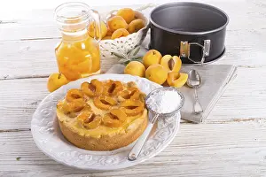 Eastern European Dessert Drucke: Mirabelle cake