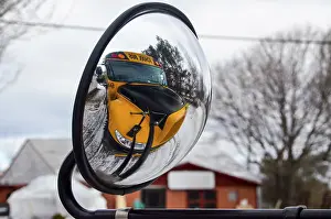 Deserted Public Transport Drucke: Mirroring of the yellow schoolbus on its own external mirror