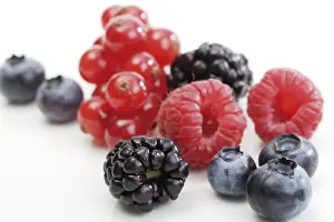 Studio Shot Of Berries Drucke: Mix of berries