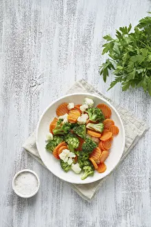 Vegan Food Options Drucke: Mix of boiled vegetables. Broccoli