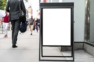 Deserted Shopping Mall Drucke: Mobile mock up billboard sidewalk