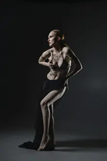 Artistic Studio Shot Drucke: A model displays elegance and strength in a striking pose