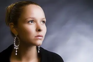 Female Model Studio Shot Drucke: Model looking forward
