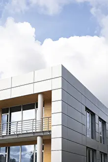 Glass Facade Architecture Drucke: A modern architectural structure featuring an elegant design with a combination of grey panels