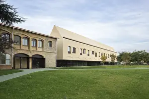 Modernist Architecture Drucke: A modern architectural structure with traditional stone elements