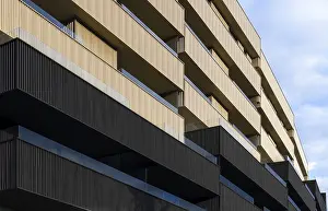 Modern Building Design Drucke: Modern architecture emphasizing sustainability