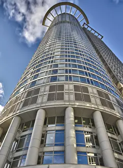 Contemporary European Design Drucke: Modern Bank Skyscraper - HDR version