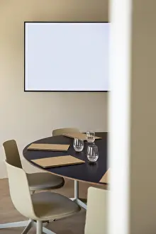 Empty Conference Room Drucke: A modern boardroom featuring a circular table