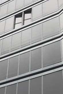 Uninhabited Home Structure Drucke: Modern facade with open windows