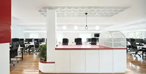 Minimalist Office Design Drucke: A modern office interior with an open workspace