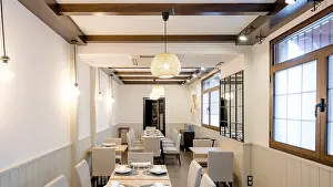 Cozy Dining Atmosphere Drucke: A modern restaurant interior with elegant decor