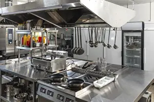 Modern Kitchen Design Drucke: Modern shiny kitchen with stainless still kitchenware