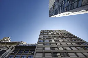 Contemporary Urban Environment Drucke: Modern skyscrapers viewed from below