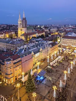 Empty Urban Environment Photos Drucke: Modern zagreb by night