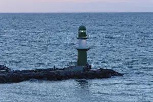 Warnemunde Lighthouse Drucke: Mole with lighthouse, Warnemunde