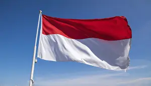 Flag Fluttering In Wind Drucke: The Monaco flag flutters in the wind