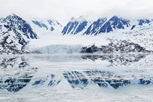 Northern Europe Glaciers Drucke: Monacobreen glacier, reflected in the water