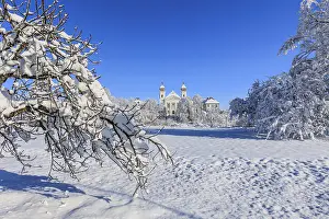 Alpine Foothills Scenery Drucke: Monastery in the snow, trees, winter