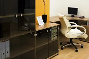 Modern Office Drucke: The monitor on a table at modern office