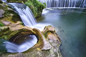 Rocky Waterfall Landscape Drucke: Monkey gorge with waterfall on the river Toss