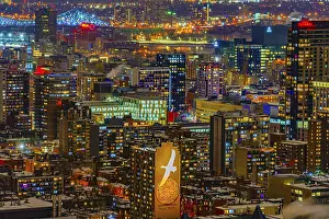 Drucke von Montreal-Aussicht bei Nacht (bedingungsgemäß). Drehort: Montreal, Kanada Montreal Drucke: Ansicht von Montreal bei Nacht (bedingungsgemäß)