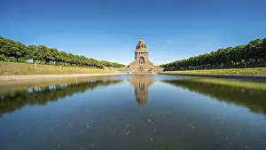 Water Reflections Europe Drucke: Monument to the Battle of the Nations