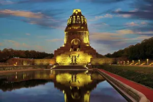 Drucke von Denkmal zur Völkerschlacht, Abendstimmung, Reflexion im Wasser, Leipzig, Sachsen, Deutschland Leipzig Drucke: Denkmal für die Völkerschlacht bei Leipzig