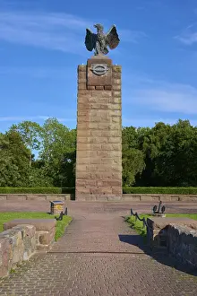 Baltic Sea Seaside Resort Drucke: Monument with eagle on a pedestal
