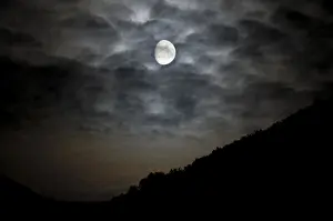 Deserted Night Sky Drucke: Moon