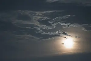 Cloudy Sky Photography Drucke: Full Moon with clouds at Night