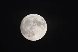 Nighttime Landscape Photo Drucke: Full moon against a dark evening sky