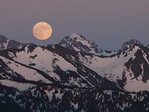 Full Moon Over Mountains Drucke: Full moon above the Olympic Peninsula
