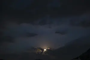 Lugano Night Sky Drucke: Moonlight in Cloudscape at Night in Lugano