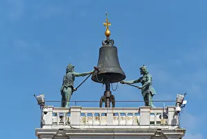 Architectural Style Europe Drucke: Moors striking the hours at the top of St Mark's Clocktower