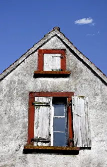 Old Building Facade Drucke: Morbid charm